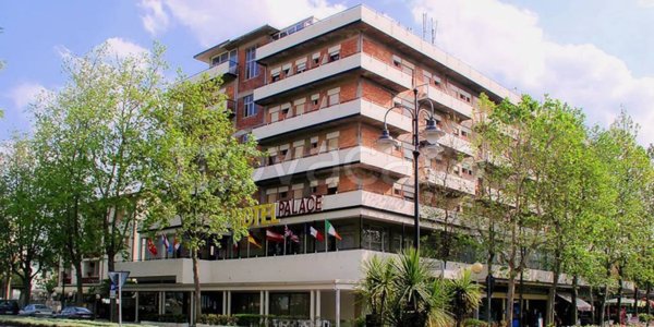 negozio in vendita a Cesenatico in zona Sala