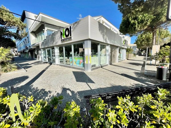 negozio in vendita a Cesenatico