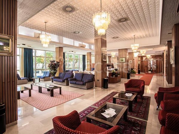 negozio in vendita a Cesenatico in zona Sala