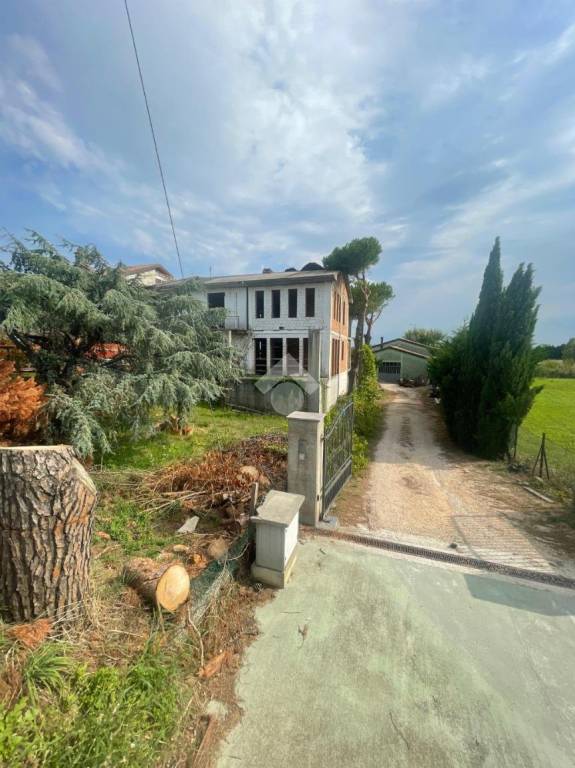 casa indipendente in vendita a Cesenatico in zona Sala