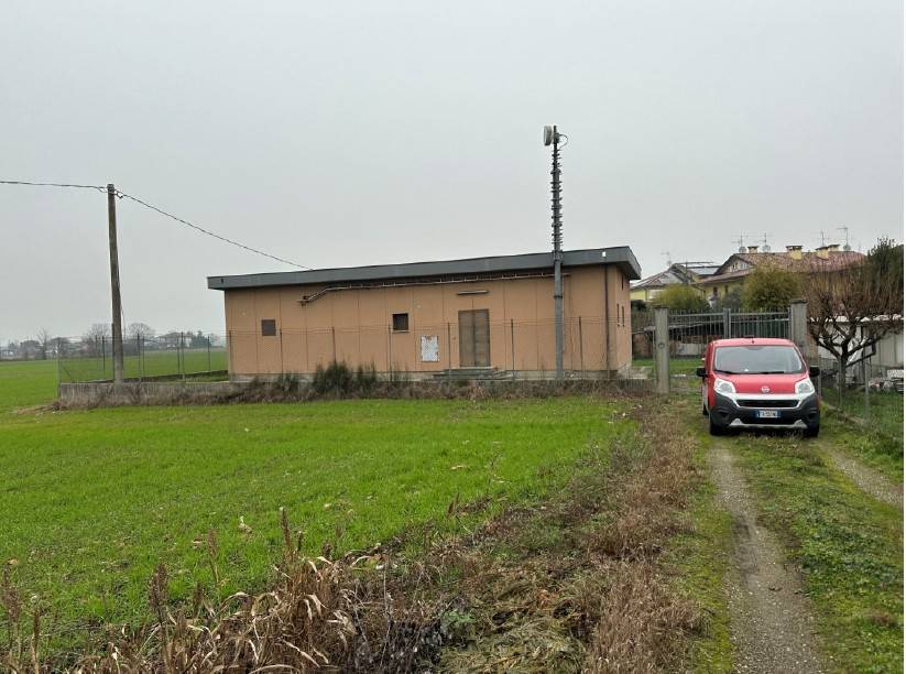 locale commerciale in vendita a Cesenatico in zona Sala