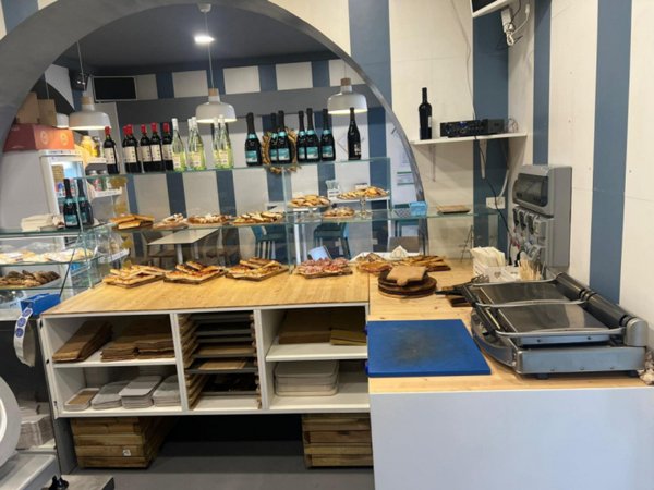 negozio in vendita a Cesenatico