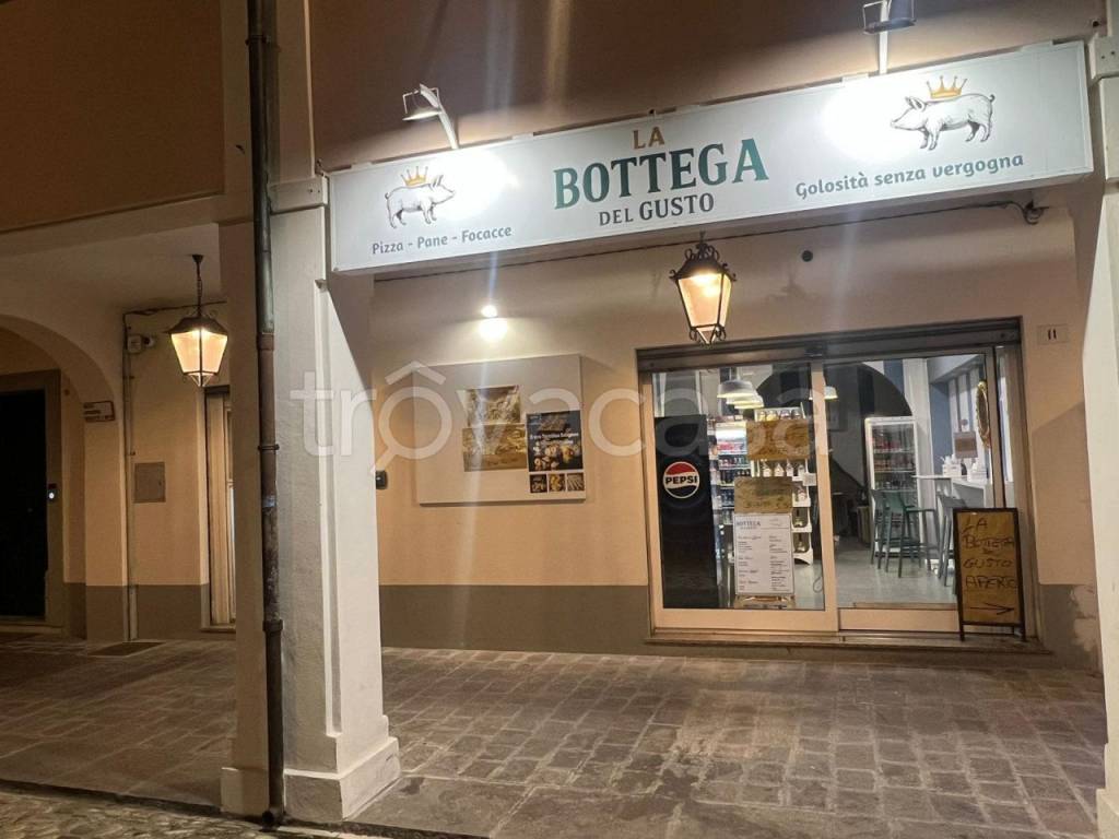 negozio in vendita a Cesenatico