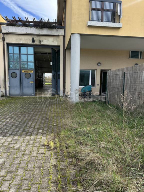 locale commerciale in vendita a Cesenatico in zona Villamarina