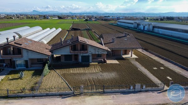 casa indipendente in vendita a Cesenatico in zona Sala