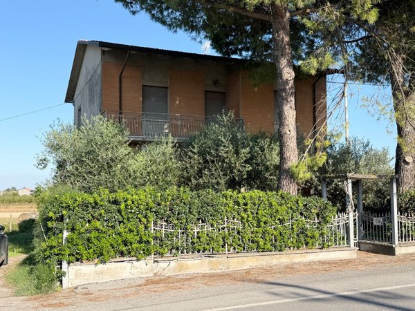 casa indipendente in vendita a Cesenatico in zona Sala