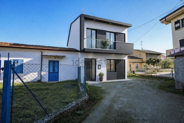 casa indipendente in vendita a Cesenatico in zona Villamarina
