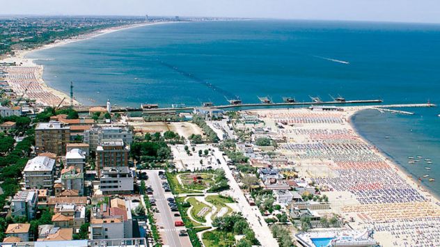 negozio in vendita a Cesenatico in zona Sala