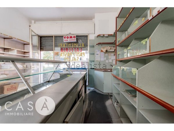 locale commerciale in vendita a Cesenatico in zona Valverde