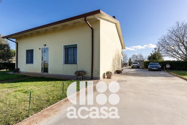 casa indipendente in vendita a Cesenatico in zona Sala