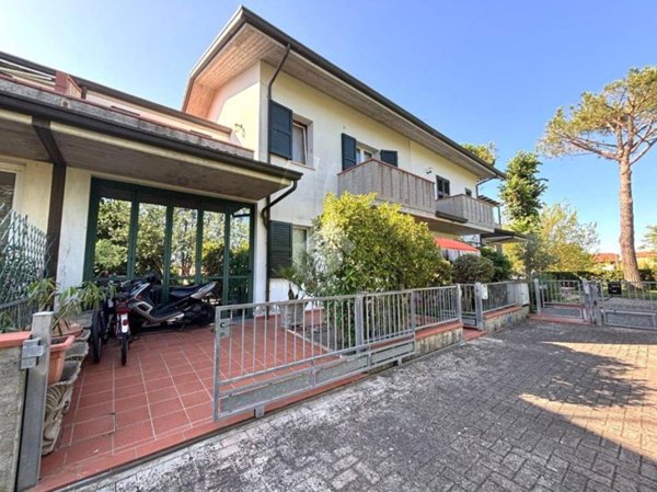 casa indipendente in vendita a Cesenatico in zona Villamarina