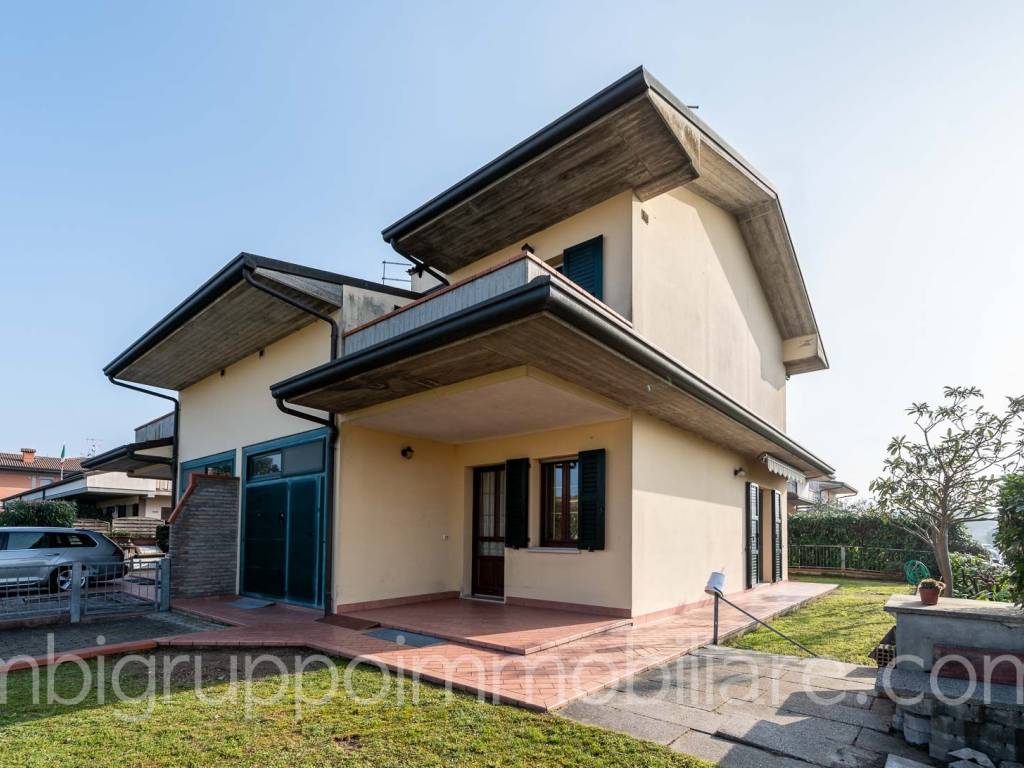 casa indipendente in vendita a Cesenatico in zona Villamarina