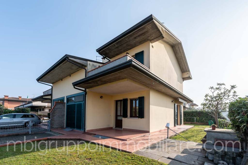 casa indipendente in vendita a Cesenatico in zona Villamarina