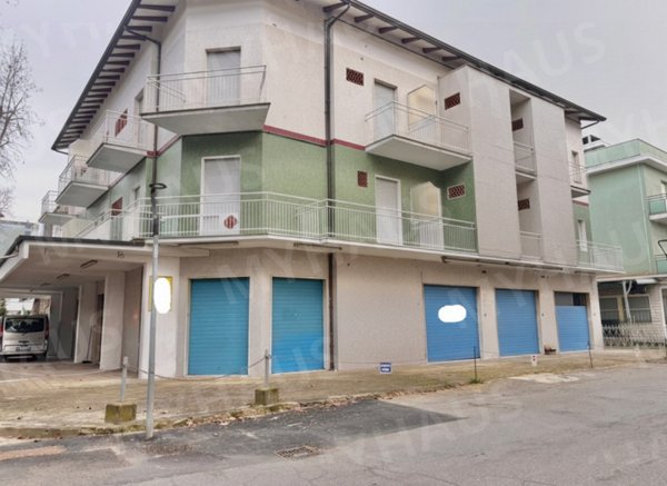 intera palazzina in vendita a Cesenatico in zona Villamarina