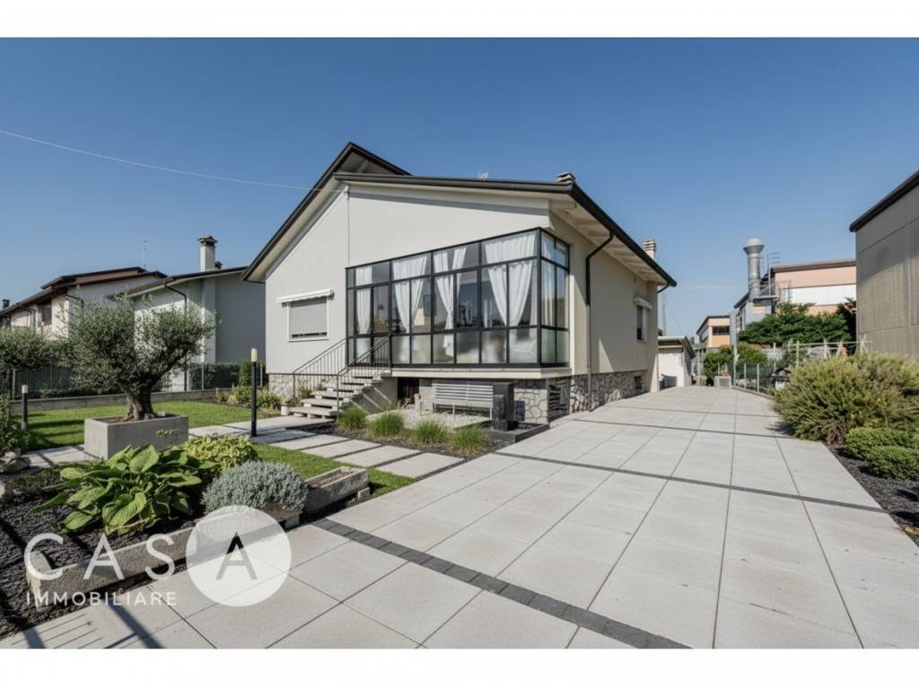 casa indipendente in vendita a Cesenatico in zona Sala