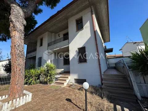 casa indipendente in vendita a Cesenatico in zona Sala