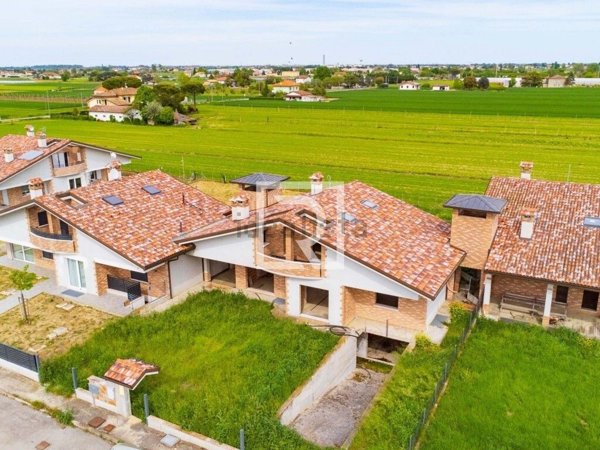 casa indipendente in vendita a Cesenatico in zona Villalta
