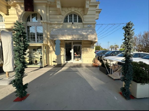 negozio in vendita a Cesenatico