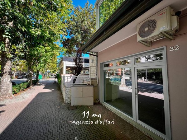 negozio in vendita a Cesenatico