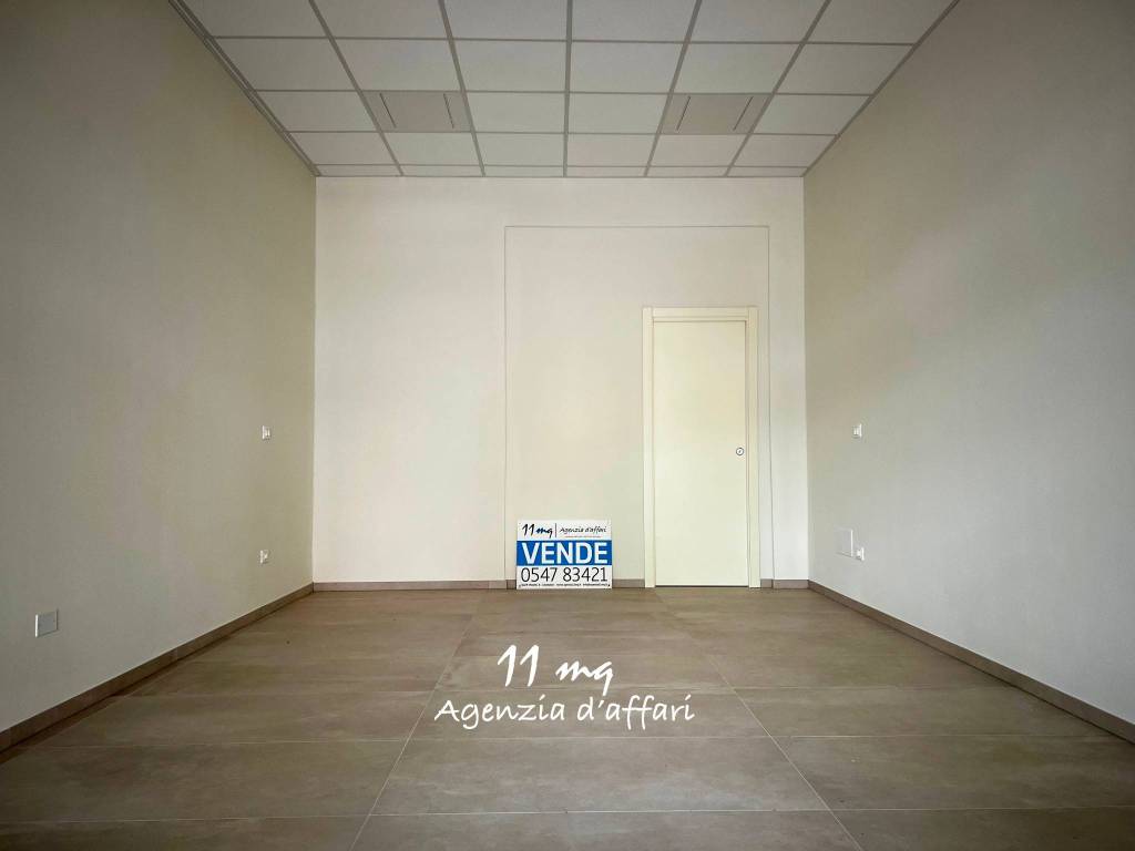 negozio in vendita a Cesenatico