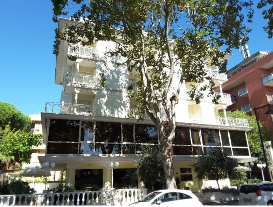 negozio in vendita a Cesenatico in zona Sala