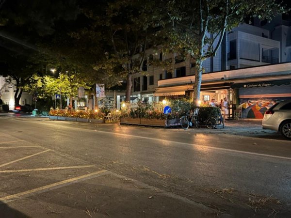 negozio in vendita a Cesenatico