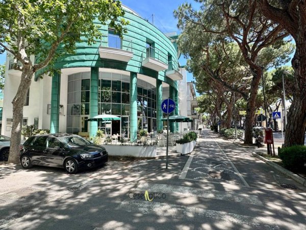 negozio in vendita a Cesenatico
