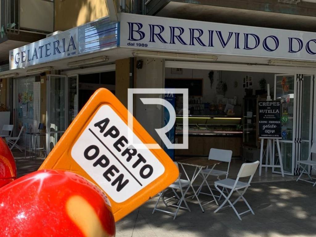 negozio in vendita a Cesenatico