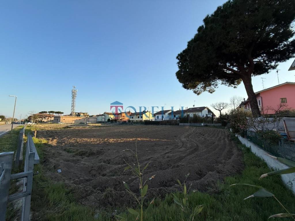 terreno edificabile in vendita a Cesenatico in zona Villamarina