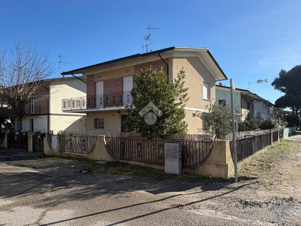 casa indipendente in vendita a Cesenatico in zona Villamarina