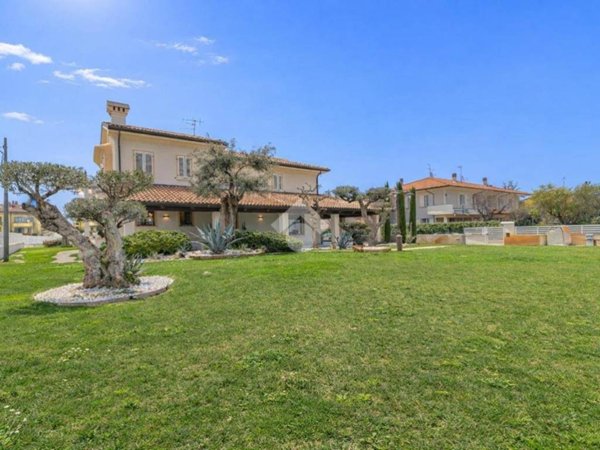 casa indipendente in vendita a Cesenatico in zona Sala