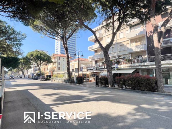 negozio in vendita a Cesenatico