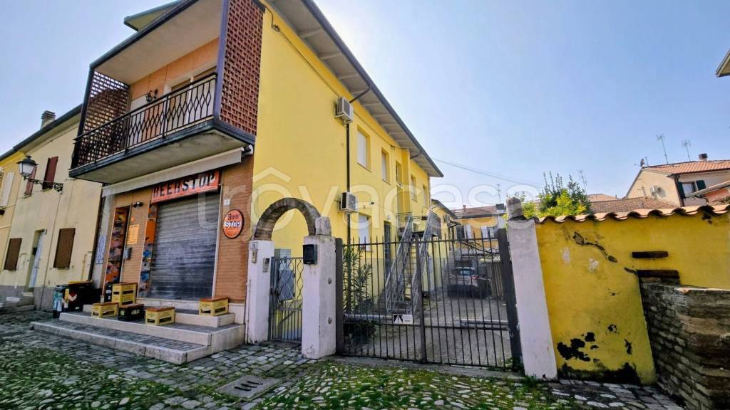 negozio in vendita a Cesenatico