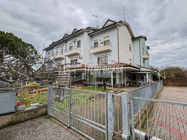 casa indipendente in vendita a Cesenatico in zona Villamarina