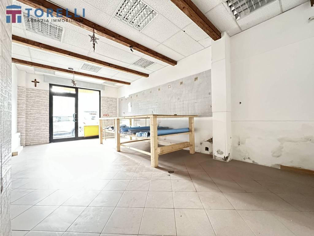 negozio in vendita a Cesenatico