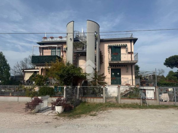 casa indipendente in vendita a Cesenatico in zona Villamarina