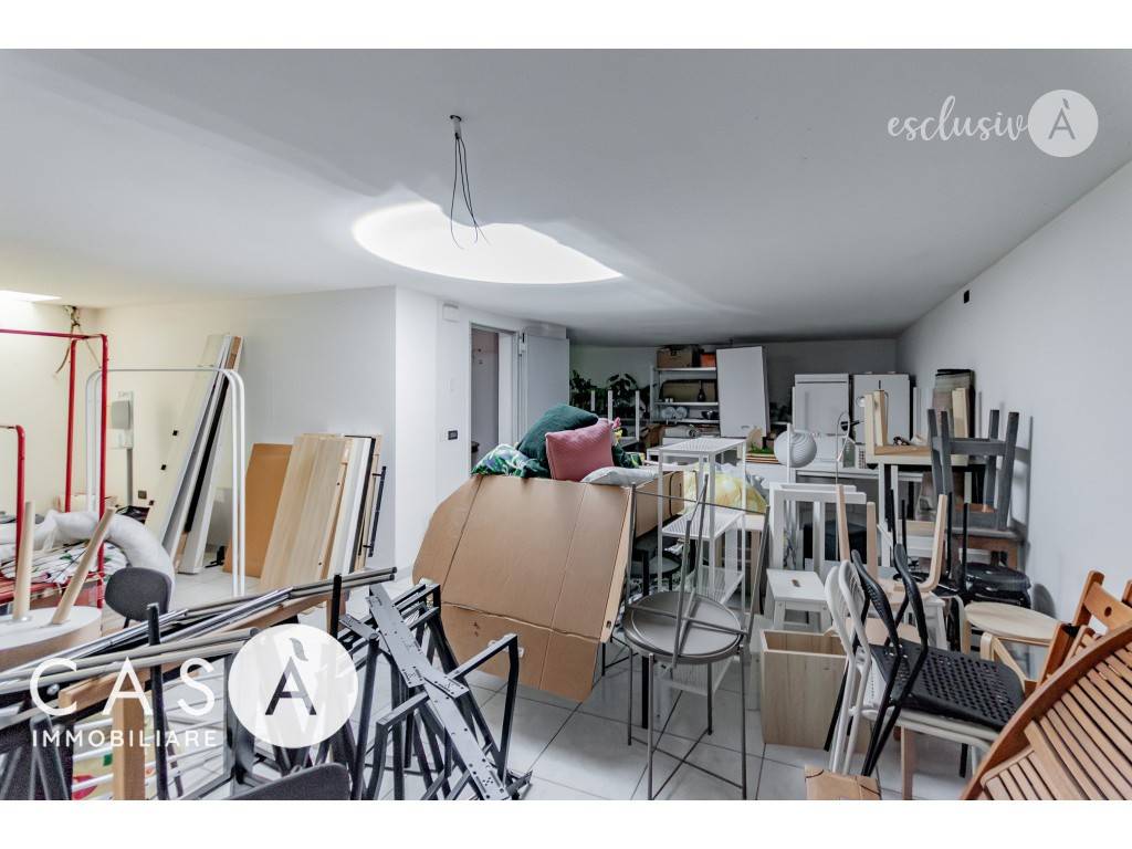 locale commerciale in vendita a Cesenatico