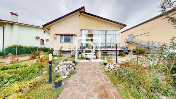 casa indipendente in vendita a Cesenatico in zona Sala