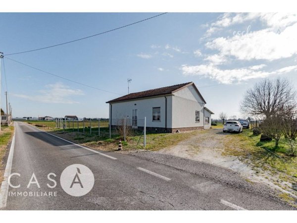casa indipendente in vendita a Cesenatico in zona Sala