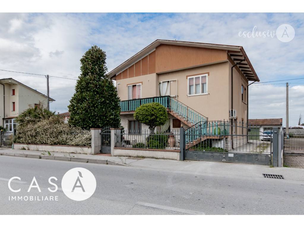 casa indipendente in vendita a Cesenatico in zona Borella