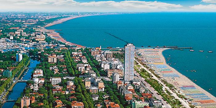 locale commerciale in vendita a Cesenatico in zona Villamarina