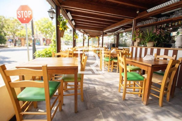 negozio in vendita a Cesenatico