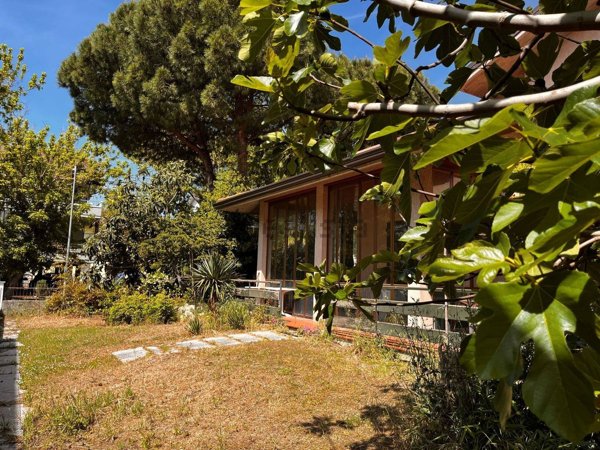 casa indipendente in vendita a Cesenatico in zona Sala