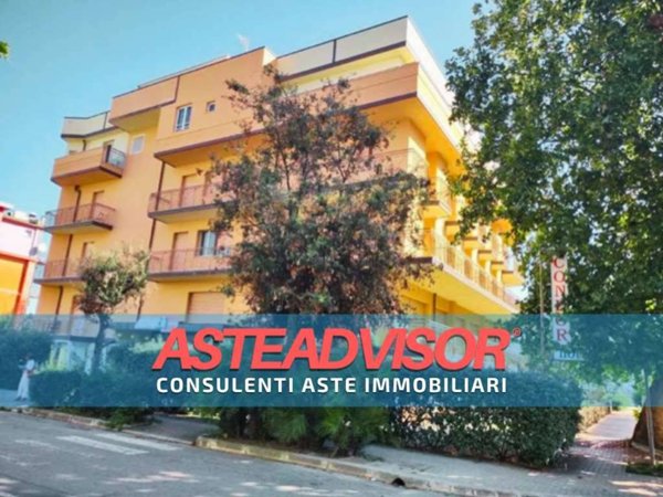 negozio in vendita a Cesenatico in zona Valverde