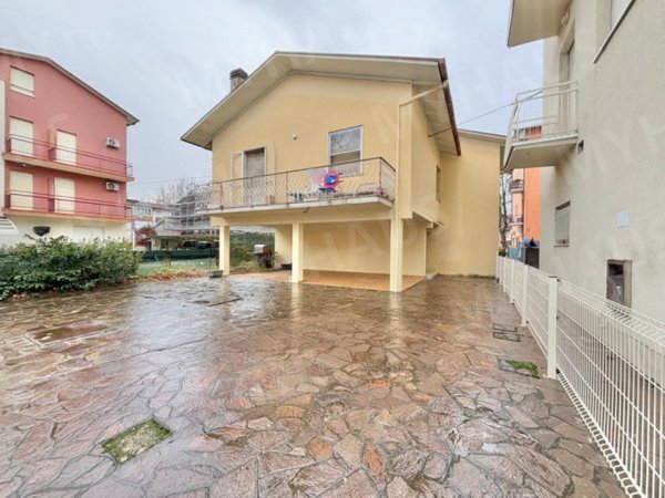 casa indipendente in vendita a Cesenatico in zona Villamarina