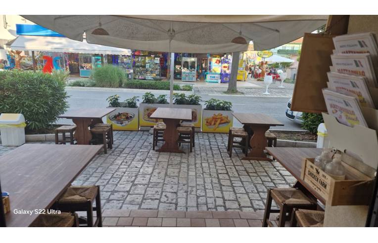 negozio in vendita a Cesenatico in zona Villamarina