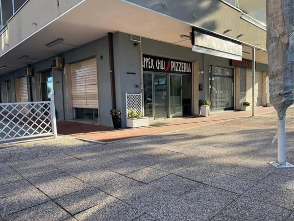 negozio in vendita a Cesenatico in zona Valverde