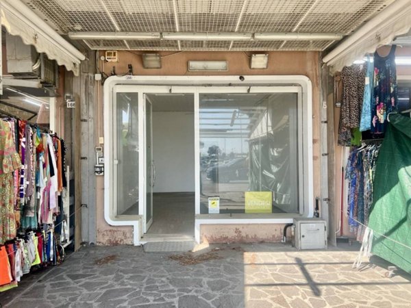 negozio in vendita a Cesenatico