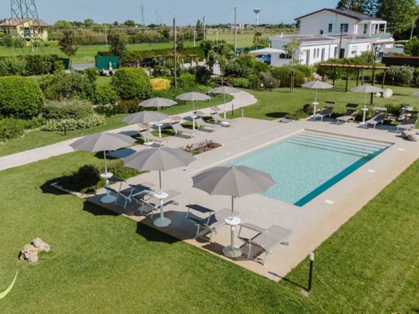 negozio in vendita a Cesenatico