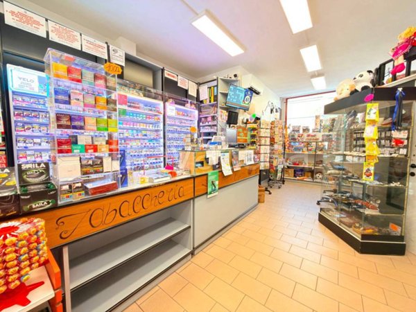 negozio in vendita a Cesenatico in zona Borella